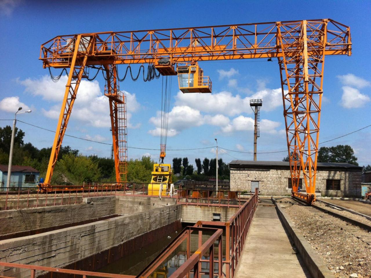 Козловой кран грузоподъемностью 65 тонн купить в Москве, цены ...